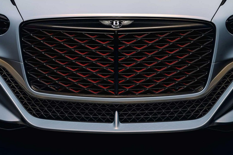 Ngoài ra, mẫu xe này còn cho thấy trước thiết kế của ôtô điện Bentley sẽ ra mắt vào năm 2025. Nói cách khác, Mulliner Batur trình diễn tất cả những gì hãng Bentley đã và sẽ làm ở hiện tại cũng như tương lai. Tương tự đàn anh Bacalar ra mắt vào năm 2020, Bentley Mulliner Batur siêu sang cũng là xe concept nhưng được sản xuất với số lượng giới hạn.