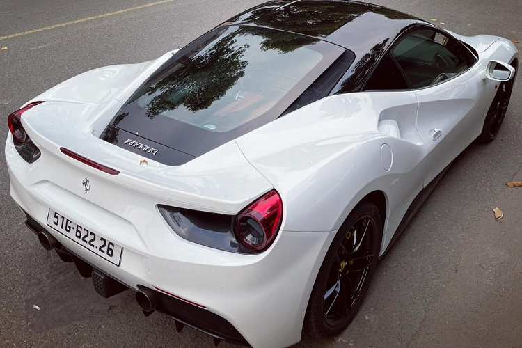 Cận cảnh diện mạo của siêu xe Ferrari 488 GTB mới về làm dâu ở Bạc Liêu.