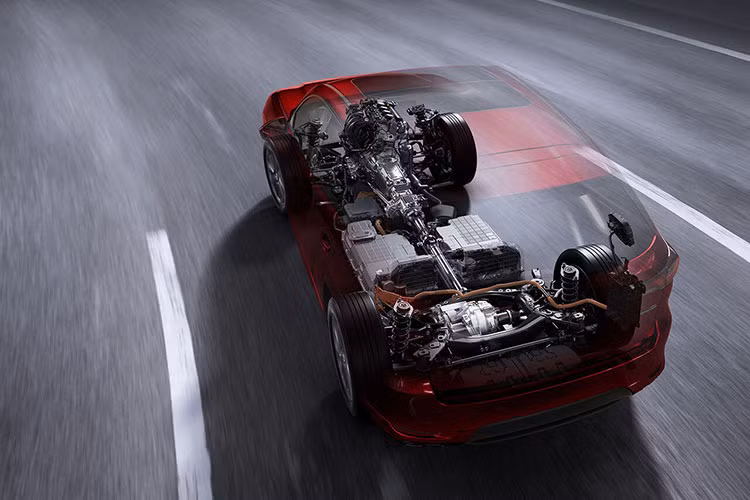 Theo tin đồn, Mazda CX-90 2024 sẽ sở hữu nội thất 8 chỗ ngồi ở một số bản trang bị. Điều này có nghĩa là hàng ghế cuối cùng của xe hứa hẹn sẽ khá rộng rãi, đủ chỗ cho 3 người ngồi.