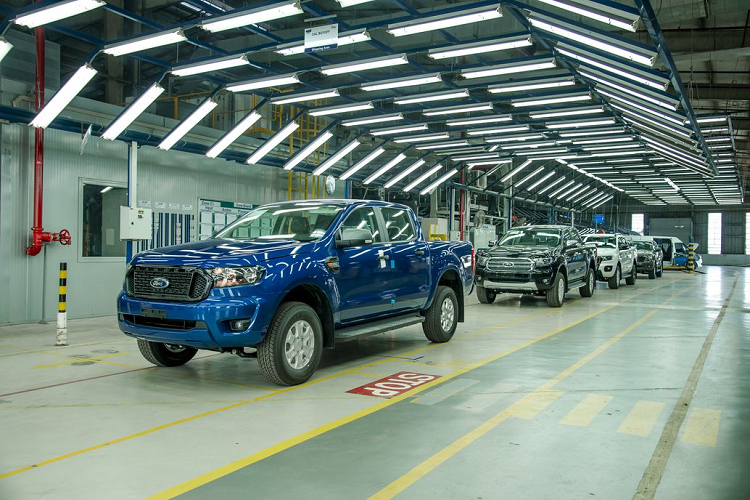 Ford Ranger XLS AT tai Viet Nam 