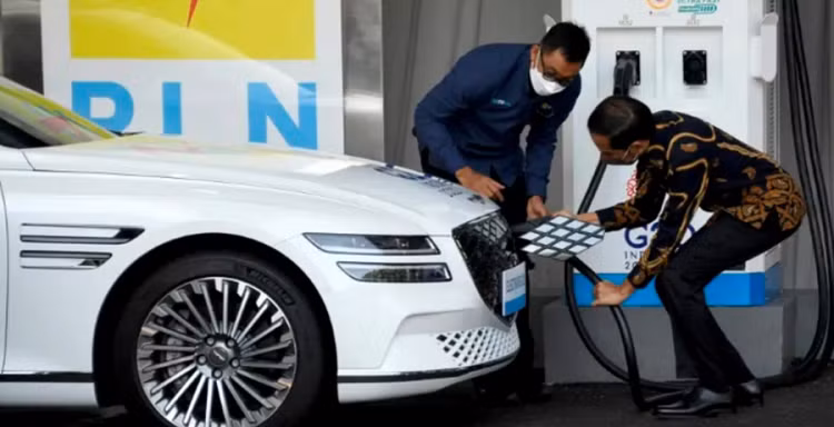 Indonesia tai tro 120 trieu dong cho nguoi dan khi mua oto dien