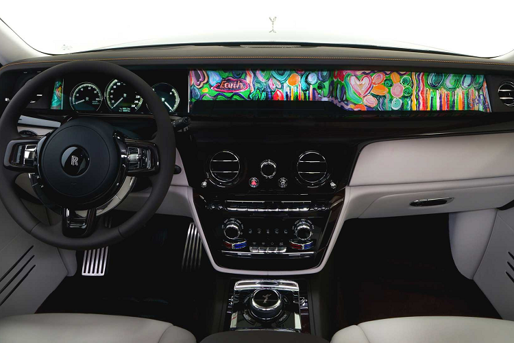 Rolls-Royce bắt đầu dự án vào cuối năm 2020 và tổng cộng mất hai năm để hoàn thành. Jafri đã hoàn thành sáu chiếc xe này tại trụ sở của công ty ở Goodwood, làm việc với nhà thiết kế riêng biệt thường trú của công ty ở Dubai.