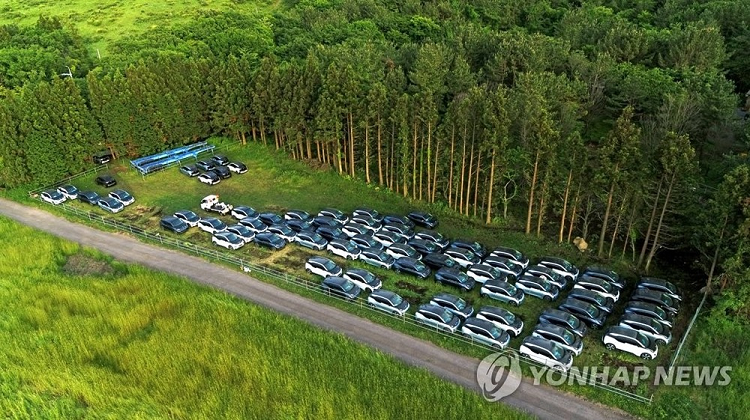 Hon 100 chiec xe sang BMW i3 bi 