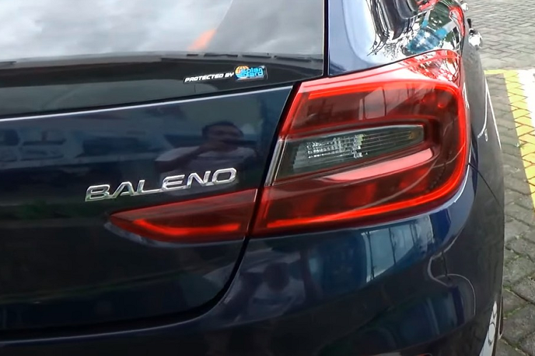 Cụ thể hơn, mẫu xe giá rẻ này được trang bị màn hình cảm ứng 7 inch, hỗ trợ Apple CarPlay/Android Auto, ghế bọc nỉ, hệ thống điều hòa với cửa gió ở hàng ghế sau và vô lăng bọc da, tích hợp phím chức năng.