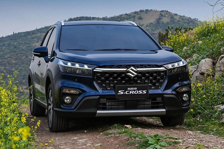 Ở bản Motion, xe có những trang bị tiêu chuẩn như vành hợp kim 17 inch, đèn pha LED dạng projector, baga nóc bằng nhôm, gương chiếu hậu chỉnh điện, chìa khóa thông minh, khởi động nút bấm.