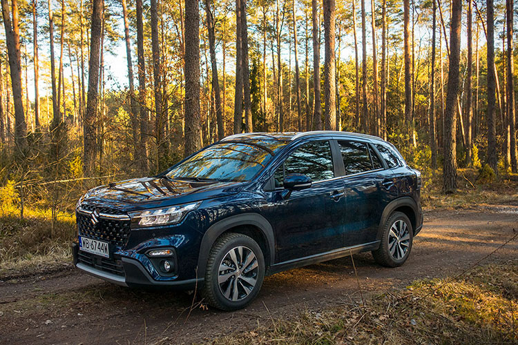 Ngoài ra, mẫu xe Suzuki SX4 S-Cross 2023 phiên bản mild hybrid giống như trên mẫu Ertiga đang bán tại Việt Nam vẫn tiếp tục được bán với giá dao động từ 24.999 - 29.799 Bảng (714 - 851 triệu đồng).