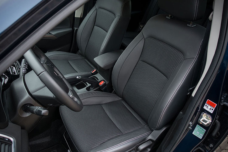 Trong khi đó, Suzuki SX4 S-Cross Hybrid 2023 có kích thước không khác gì phiên bản mild hybrid, bao gồm chiều dài 4.300 mm, chiều rộng 1.785 mm, chiều cao 1.593 mm và chiều dài cơ sở 2.600 mm.