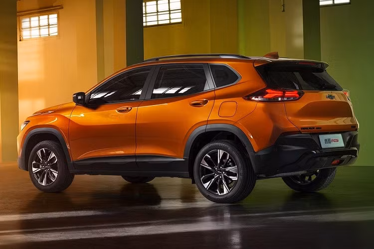 Giá xe Chevrolet Tracker RS 2022 chưa công bố, nó sẽ chính thức ra mắt thị trường Trung Quốc vào ngày 28/4 tới đây. Xe sẽ cạnh tranh với những đối thủ như Hyundai ix25 và Honda XR-V. Ngoài Trung Quốc, dòng xe Chevrolet Tracker hiện còn được bán ở thị trường Đông Nam Á, cụ thể là Philippines.