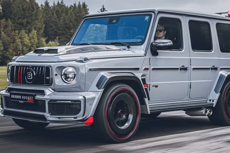 Trong số này, SUV hạng sang Brabus 900 Rocket Edition đặc biệt hứa hẹn sẽ thu hút sự quan tâm của giới đại gia Việt thích chơi dòng xe Mercedes-AMG G63 nhưng sợ đụng hàng so với hàng trăm chủ nhân khác.