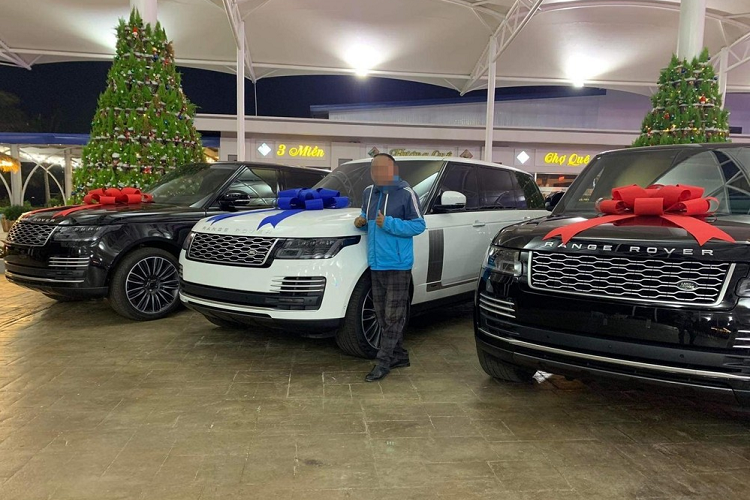 Hình ảnh chụp lại cho thấy có trên 10 chiếc xe sang đắt tiền đến từ các thương hiệu Range Rover, Mercedes-AMG G63, Bentley và đắt đỏ cũng như hiếm có như Mercedes-Maybach S680 cũng xuất hiện.