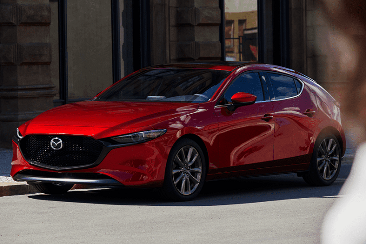 Trong 7 tháng đầu năm 2022, có tổng cộng 5.723 chiếc Mazda3 được bán ra tại thị trường Việt Nam. Với kết quả này, Mazda3 là mẫu xe bán chạy thứ 2 trong phân khúc, chỉ sau Kia K3 (7.930 xe). Việc bỏ động cơ 2.0L có thể sẽ phần nào ảnh hưởng đến doanh số Mazda3 trong thời gian tới.