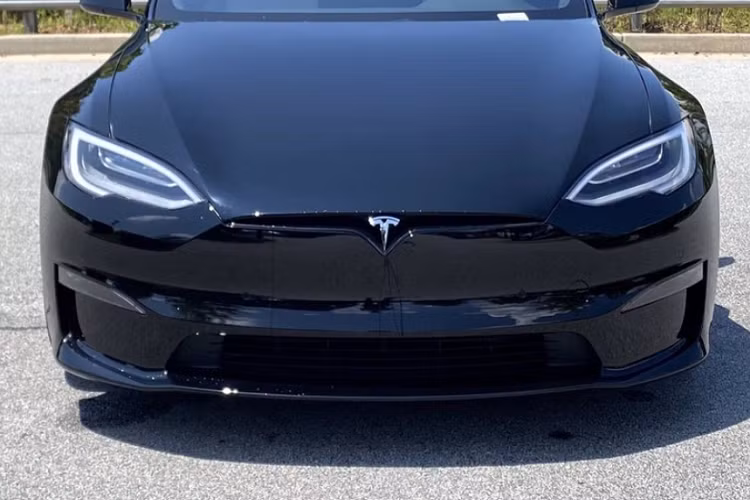 Đây có thể xem là chiếc xe có thời gian tăng tốc từ 0-100 km/h nhanh nhất tại Việt Nam hiện nay. Thậm chí, các mẫu xe siêu tốc độ như Bugatti Veyron hay Koenigsegg Regera đang có mặt tại Việt Nam đều thua kém xa mẫu xe điện Tesla Model S Plaid 2022 mới về nước 