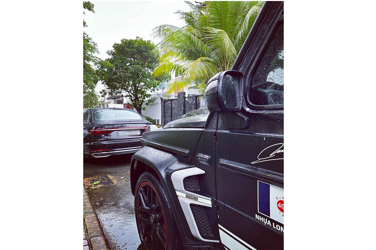 Xe dùng hệ thống treo khí nén thích ứng với 3 chế độ Thoải mái, Tự động và Năng động. Bên cạnh đó là chế độ Cá nhân để tùy chỉnh theo sở thích. Audi A8L 2022 tại Việt Nam tất nhiên không thể thiếu những công nghệ như camera 360 độ, cảm biến áp suất lốp, ga tự động...