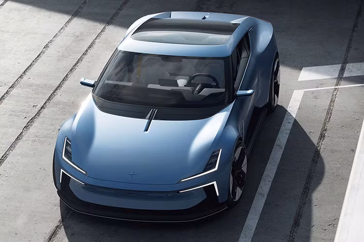 Phần sau của xe không được thiết kế phẳng mà được làm nhô lên, từ đây tạo cảm giác mui xe giống với một số chiếc xe như Lamborghini Huracan Spyder hay Ferrari F8 Spider. Khi đóng phần mui cứng, diện mạo tổng thể của xe trở thành một chiếc Coupe và rất khó để nhận ra đây thực chất là một chiếc xe mui trần.