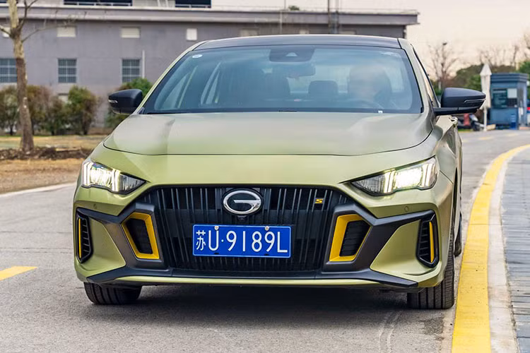 Tại thị trường tỷ dân - Trung Quốc, GAC Trumpchi Empow 2022 mới thuộc phân khúc sedan cỡ C và cạnh tranh với những cái tên như Honda Civic hay Kia K3.