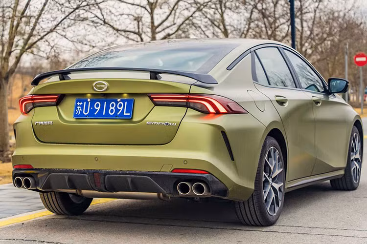 Được bán dưới thương hiệu con Trumpchi, Empow có thể được coi là câu trả lời của Trung Quốc đối với những đối thủ như Honda Civic Si. Ít nhất, đó là những gì người dẫn chương trình tại kênh YouTube “Wheelsboy” từng đánh giá. 