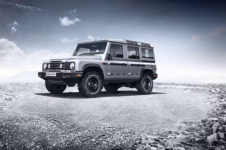 Mẫu SUV này sở hữu 2 tùy chọn động cơ là máy xăng và máy dầu, đều là loại 3 lít, 6 xi-lanh thẳng hàng, tăng áp, từ thương hiệu BMW với hệ dẫn động 4 bánh cùng hộp số tự động ZF8HP.