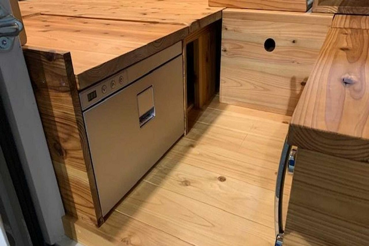 Các tùy chọn như lớp cách nhiệt bổ sung, pin dung lượng cao hơn, tấm pin năng lượng mặt trời, cùng nhiều thứ khác cũng có sẵn.