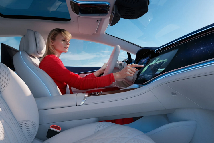 Cả hai phiên bản CBU đều được trang bị ngoại thất AMG Line, bao gồm cản trước thể thao hơn với hốc hút gió lớn. Cản sau cũng nam tính hơn nhờ các cửa gió dọc và các chi tiết khuếch tán cầu kỳ. Hai phiên bản trên cũng đều dùng bộ mâm hợp kim a chấu kích thước 21 inch.