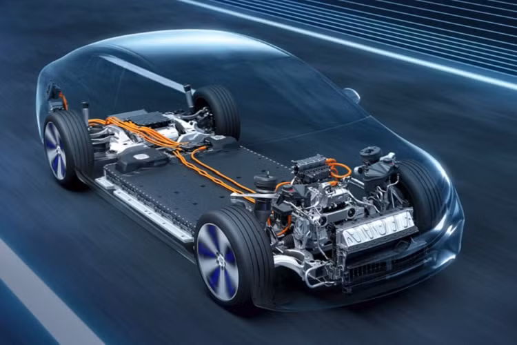 Mercedes-Benz EQS 2022 chạy điện sẽ được nhập khẩu từ Đức vào thị trường Thái trong năm nay, chỉ 1 năm sau khi dòng SUV điện sang trọng nhất của Mercedes ra mắt toàn cầu. Chỉ có 4 đại lý ở Thái được phân phối mẫu xe này gồm Primus Autohaus (Benz Primus), TTC Motor (Benz TTC), Benz BKK Group và Benz Praram 3.