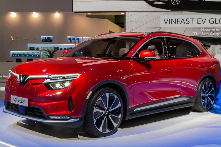 VinFast VF e35 va e36 uu dai toi 250 trieu dong cho khach Viet