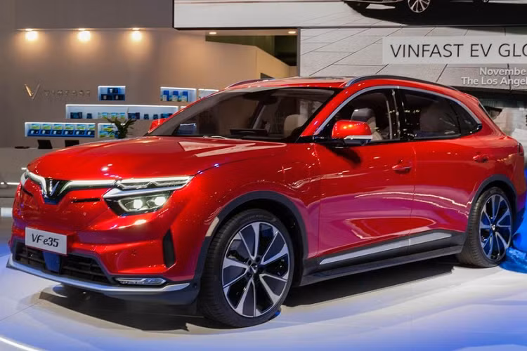 VinFast VF e35 va e36 uu dai toi 250 trieu dong cho khach Viet