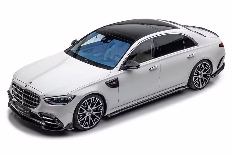 Ở khu vực đuôi xe Mercedes-Benz S-Class độ Mansory là một bộ khuếch tán mới tích hợp vào cản sau nguyên bản, trong khi ống xả được sửa đổi sang dạng quad thể thao hơn, tích hợp đèn phanh ở chính giữa trung tâm giống xe đua F1.