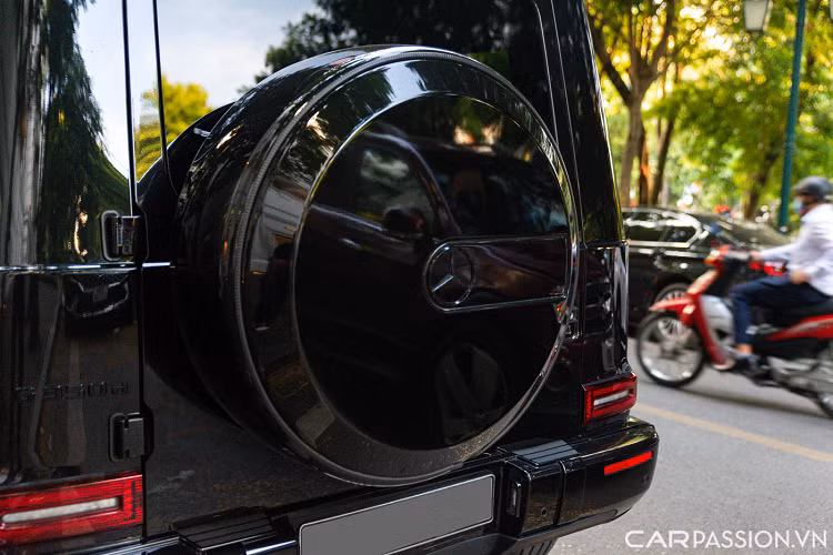 Xe được trang bị hộp số tự động 9 cấp – 9G TRONIC và hệ dẫn động 4 bánh, phiên bản máy dầu có thể tăng tốc từ 0–100 km/h trong vòng 7,4 giây trước khi đạt tốc độ tối đa 199 km/h.