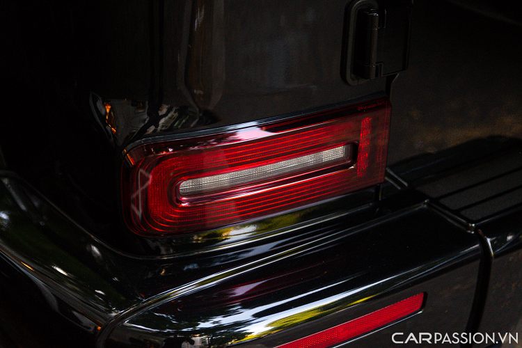 Mercedes-Benz G350d sử dụng khối động cơ dầu OM 656 thế hệ mới với 6 xy-lanh thẳng hàng, có dung tích 3.0 lít, sản sinh công suất tối đa 386 mã lực tại dải vòng tua 3.400 – 4.600 vòng/phút và mô men xoắn cực đại đạt mức 600 Nm tại dải vòng tua 1.200 – 3.200 vòng/phút.