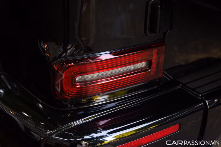 Mercedes-Benz G350d sử dụng khối động cơ dầu OM 656 thế hệ mới với 6 xy-lanh thẳng hàng, có dung tích 3.0 lít, sản sinh công suất tối đa 386 mã lực tại dải vòng tua 3.400 – 4.600 vòng/phút và mô men xoắn cực đại đạt mức 600 Nm tại dải vòng tua 1.200 – 3.200 vòng/phút.