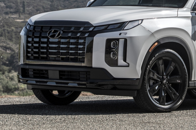 Lựa chọn XRT với hệ dẫn động bốn bánh HTRAC, giá bán tăng thêm 1.900, lên mức 42.150 USD. Mẫu xe có thêm hệ thống hỗ trợ vận hành như hỗ trợ phanh xuống dốc, chế độ lái xe trên đường tuyết, chế độ kéo thêm rơ-mooc và hệ thống lock AWD.