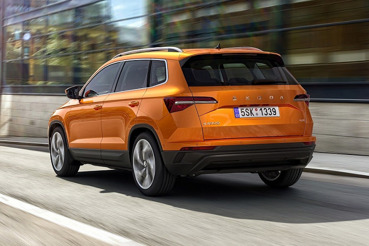 Thứ hai là động cơ xăng TSI 1.5L với công suất tối đa 147 mã lực và mô-men xoắn cực đại 250 Nm, đi với hộp số sàn 6 cấp hoặc hộp số tự động 7 cấp. Lượng xăng trung bình 6,1 lít/100 km và đạt vận tốc tối đa 211 km/h. Thứ ba là động cơ diesel TDI 2.0L, sản sinh công suất tối đa 108 mã lực và mô-men xoắn cực đại 300 Nm. Động cơ đi với hộp số sàn 6 cấp, giúp xe tiêu thụ lượng nhiên liệu trung bình 4,7 lít/100 km và đạt vận tốc tối đa 193 km/h. 