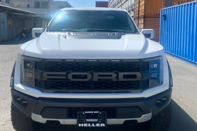 Được biết, giá xe Ford F-150 Raptor 2022 tại Việt Nam có mức bán ra khoảng hơn 5 tỷ đồng, tức bằng 4 chiếc Ranger Raptor chính hãng. Theo ước tính, có ít nhất 5 chiếc F-150 Raptor 2022 đang trên đường về nước để phục vụ các tay chơi Việt.