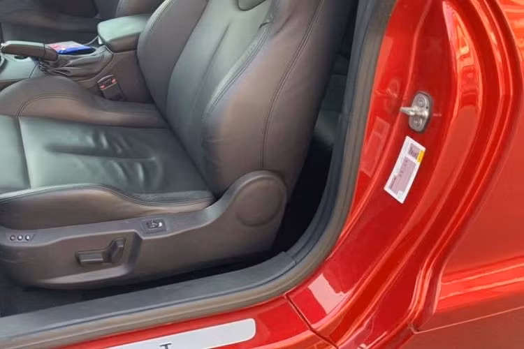 Các trang bị an toàn trên Peugeot RCZ đời 2013 có hệ thống chống bó cứng phanh (ABS), hỗ trợ phanh khẩn cấp (BA), cân bằng điện tử (ESP), phân bổ lực phanh điện tử (EBD), trợ lực điện (EPS)…