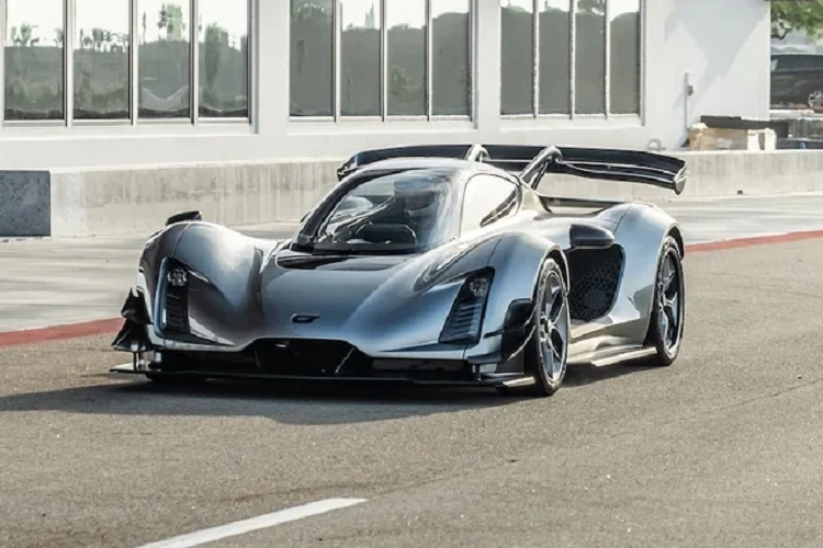 Ngoại trừ các chi tiết như các tấm thân bằng sợi carbon, bánh xe, các thành phần nội thất bằng da và vải, phuộc và hệ thống truyền động thì còn lại những bộ phận khác trên chiếc Czinger 21C 2023 mới đều được in 3D. Nhà sản xuất Czinger cũng đang cố gắng có thể in 3D luôn cả những bộ phận nêu trên.