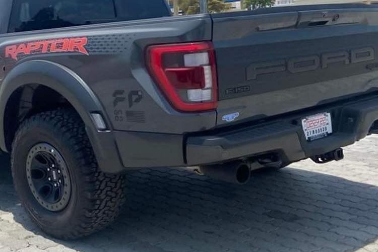 Sau khi về Việt Nam, xe có giá bán hơn 5 tỷ đồng, chính vì thế Ford F-150 Raptor 2022 là mẫu bán tải chỉ dành cho “dân chơi” có điều kiện kinh tế giá khả, ưa thích đi off-road. Có thể nói, trong thời gian sắp tới sẽ có không dưới 10 chiếc Ford F-150 Raptor 2022 được đưa về Việt Nam.