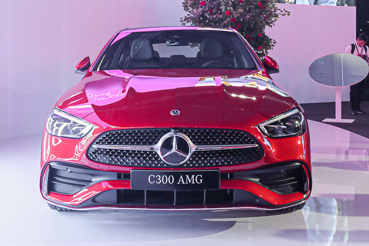 Chua day 1 thang, Mercedes-Benz Viet Nam trieu hoi xe den 4 lan-Hinh-3