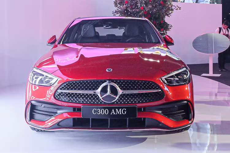 Chua day 1 thang, Mercedes-Benz Viet Nam trieu hoi xe den 4 lan-Hinh-3