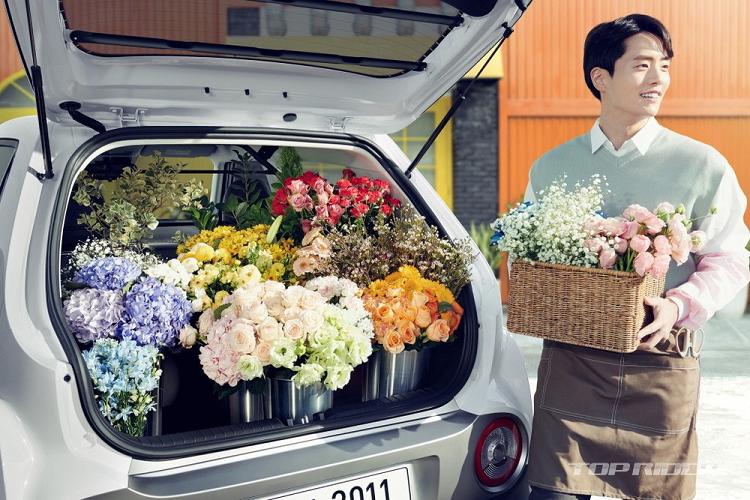 "Trái tim" của Hyundai Casper Van 2022 là khối động cơ xăng 3 xi-lanh, hút khí tự nhiên, dung tích 1.0L. tạo ra công suất tối đa 75 mã lực và mô-men xoắn cực đại 90 Nm giống bản thường. Động cơ này tiêu thụ lượng xăng trung bình 14,3 km/lít (khoảng 6,99 lít/100 km).