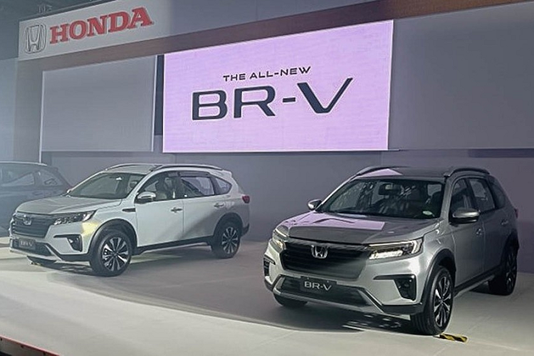 Dòng xe MPV cỡ nhỏ Honda BR-V thế hệ mới, đối thủ của Mitsubishi Xpander đã có nhiều thông tin rộ lên sẽ được ra mắt tại Việt Nam vào năm sau. Tuy vậy, Honda Việt Nam chưa có động thái nào về tin tức trên. Trong khi đó, nhiều thị trường ở Đông Nam Á đã giới thiệu mẫu xe này.