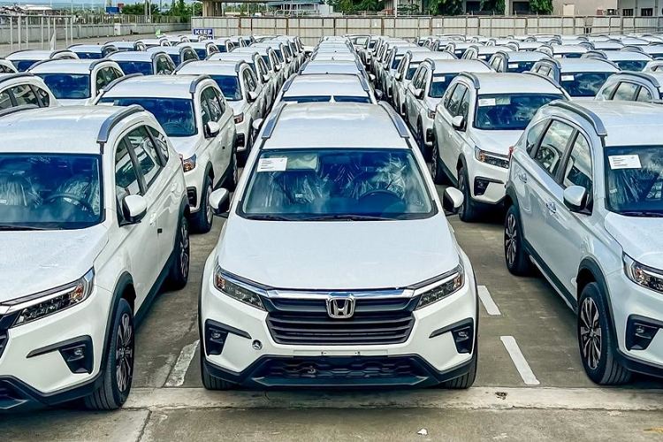 Gần đây nhất, Honda Philippines đã chính thức giới thiệu đến các khách hàng trong nước chiếc xe Honda BR-V 2023 mới sau khi đã mang về trưng bày tại triển lãm ô tô Philippine International Motor Show (PIMS) 2022 diễn ra vào tháng 9 đầu năm nay.
