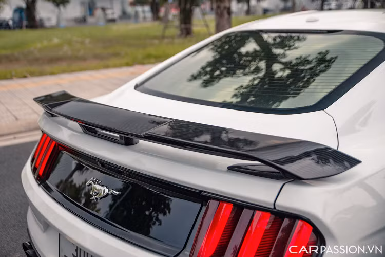 Hiện giá xe Ford Mustang 2014 trong bài viết này đang được chào bán tại showroom xe hơi Hà Nội với mức giá khoảng 2,1 tỷ đồng.