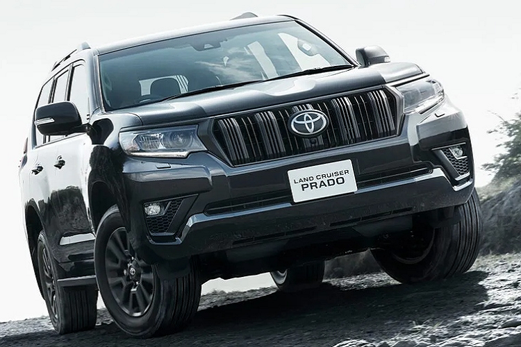 Hệ truyền động cũng không có thay đổi nào xảy ra, xe vẫn dùng động cơ dầu diesel 2.8L cho công suất 201 mã lực hoặc động cơ xăng 2.7L mạnh 163 mã lực, cả 2 đều kết hợp với hộp số tự động 6 cấp.