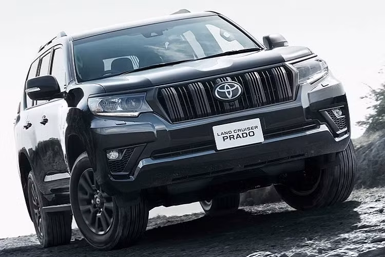 Hệ truyền động cũng không có thay đổi nào xảy ra, xe vẫn dùng động cơ dầu diesel 2.8L cho công suất 201 mã lực hoặc động cơ xăng 2.7L mạnh 163 mã lực, cả 2 đều kết hợp với hộp số tự động 6 cấp.