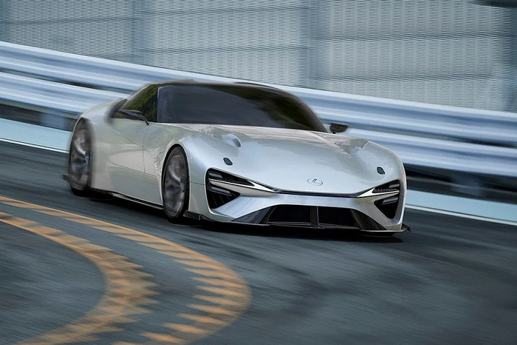 Ở phía sau, Lexus Electrified Sport gây ấn tượng với đuôi xe rộng, đi kèm cụm đèn hậu có thiết kế giống Audi E-Tron GT. Tương tự ở đầu xe, dưới cản sau cũng có hốc gió cỡ lớn.