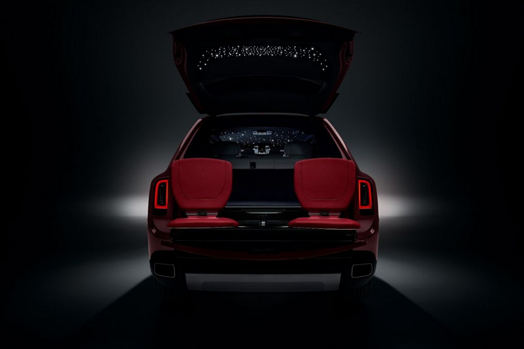 Các mẫu xe trong Bộ sưu tập ‘Cullinan – Inspired by Fashion’ được thiết kế như những tuyên ngôn đầy nổi bật, được ‘tinh chỉnh’ đến từng chi tiết cho phù hợp với phong cách sống của các vị khách hàng đặc biệt này