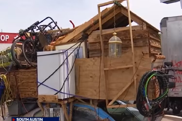 Chưa dùng lại ở đó, ngay đến chiếc xe bán tải và toa xe moóc của ông cũng đã bị cẩu đi, và ông đã mất tất cả các công cụ của mình. Gonzalez đã sống qua ngày bằng chiếc xe sedan Oldsmobile Alero tàn tạ của mình trong một thời gian.