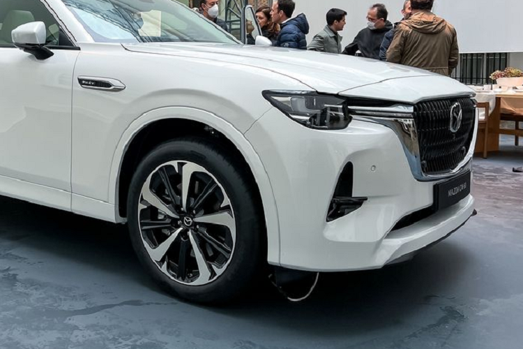 Đáng chú ý, CX-50 dùng dẫn động cầu trước nhưng 4 mẫu CX-Series còn lại đều đi kèm dẫn động cầu sau và động cơ 6 xi-lanh thẳng hàng - khác hẳn với toàn bộ những mẫu Mazda khác đang có mặt trên thị trường.