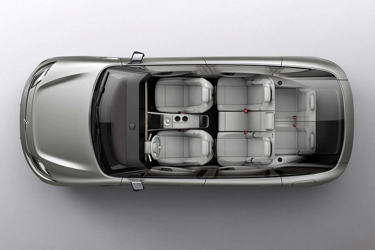 Trong khi đó, ở phía sau, Sony Vision-S 02 có dải đèn hậu LED khá mỏng và nối liền với nhau, nằm vắt ngang đuôi xe. Thiết kế này giúp phần đuôi xe trông như rộng hơn. Được xem như đối thủ tương lai của Tesla Model X cũng như VinFast VF8 (VF e35), Sony Vision-S 02 sở hữu chiều dài 4.895 mm, chiều rộng 1.930 mm, chiều cao 1.650 mm và chiều dài cơ sở 3.030 mm. Trong khi đó, chiều cao gầm của xe đạt mức 157 mm và trọng lượng lên đến 2.480 kg.