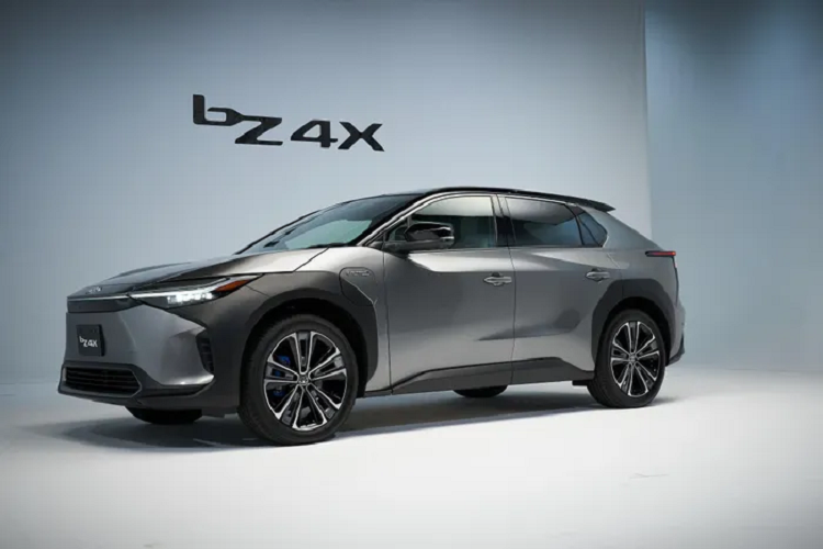 Nếu được bán tại Việt Nam, Toyota bZ4X có thể là xe nhập khẩu nguyên chiếc từ Thái Lan. Trước đó, Toyota cũng đã hé lộ kế hoạch nội địa hóa bZ4X và biến Thái Lan thành trung tâm sản xuất ô tô điện của hãng.